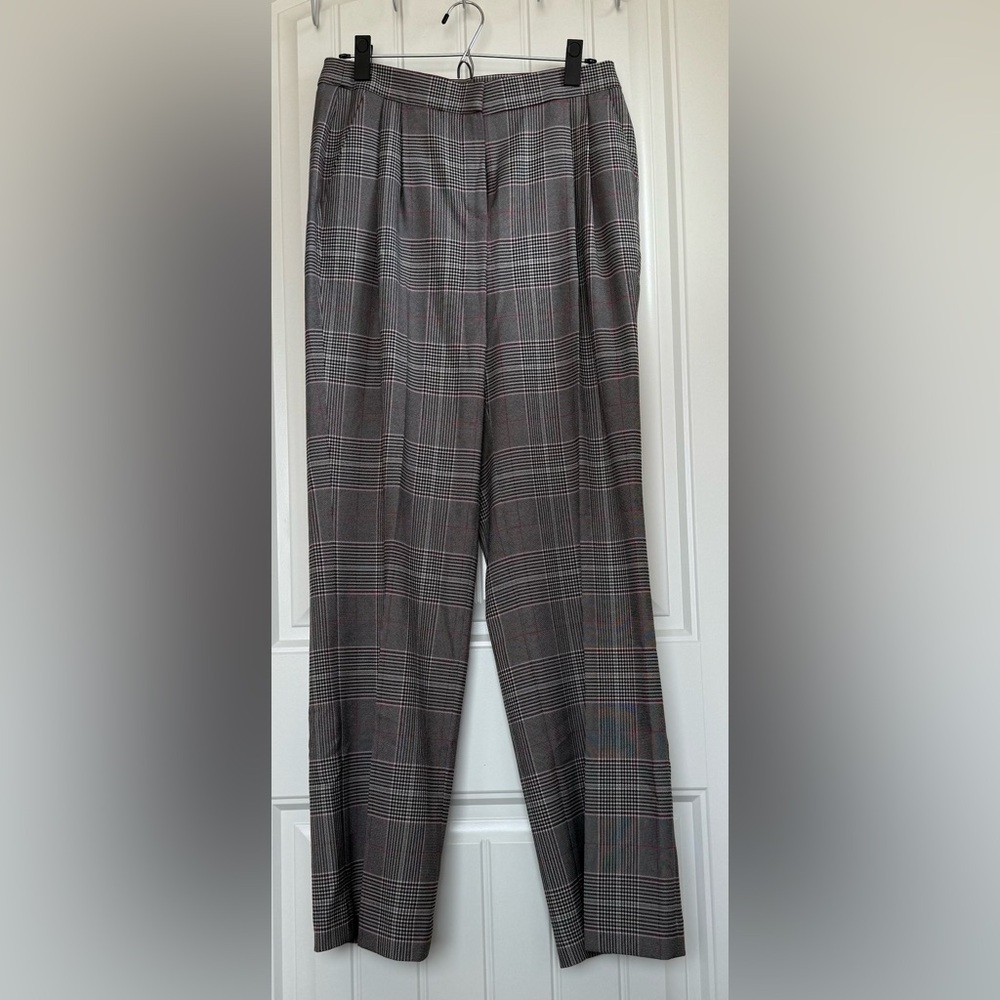 Bar III Pleated Suit Pant (Trousers) in a Black, White, and Purple Plaid, Size 6